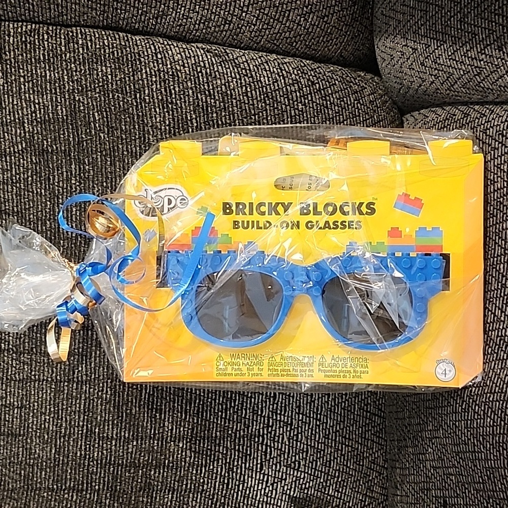 Brickey Blocks Build on Glasses with Lego Type Blocks 2pc Set